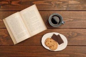 本とコーヒーとクッキー